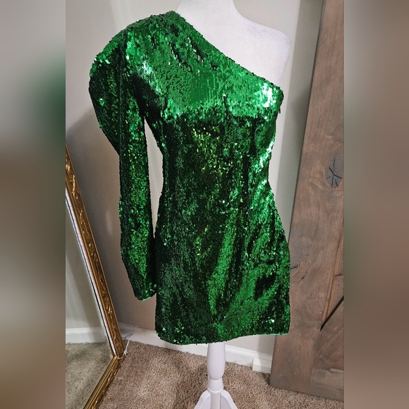 NBD Rihanna Sequin Mini Dress in Bright Green One Sboulder. Size Small - Picture 5 of 13